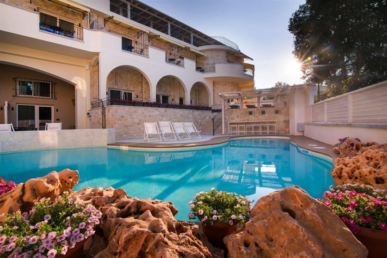 Neikos Mediterraneo Luxury Suites Hanioti Exterior foto