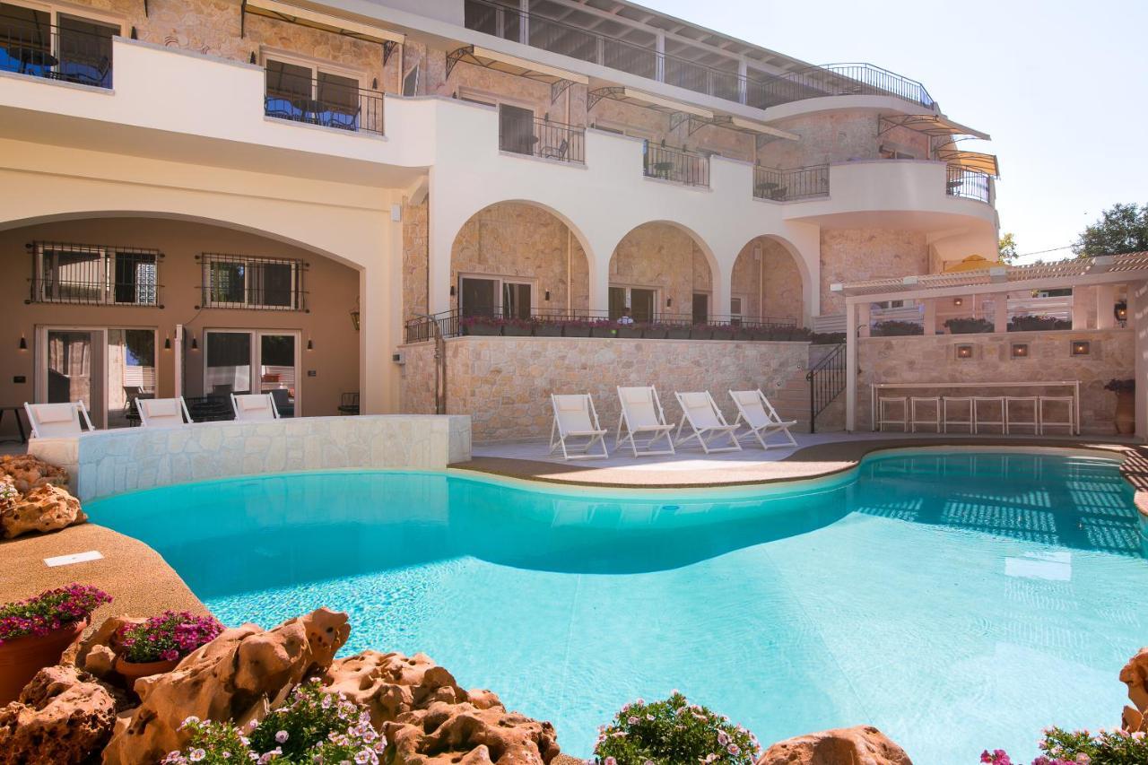Neikos Mediterraneo Luxury Suites Hanioti Exterior foto