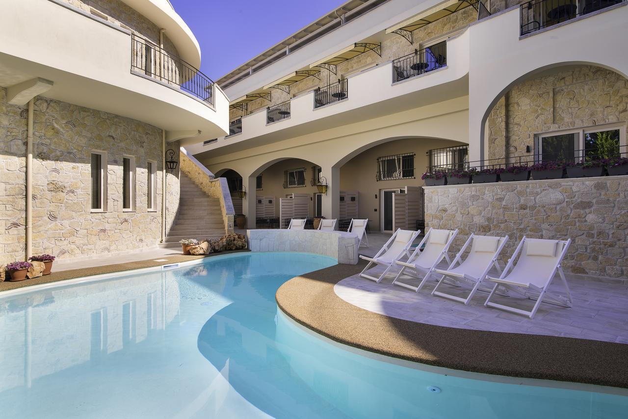 Neikos Mediterraneo Luxury Suites Hanioti Exterior foto
